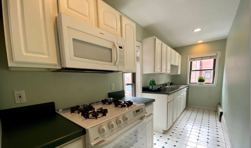 Primary Photo - 411 Beacon St