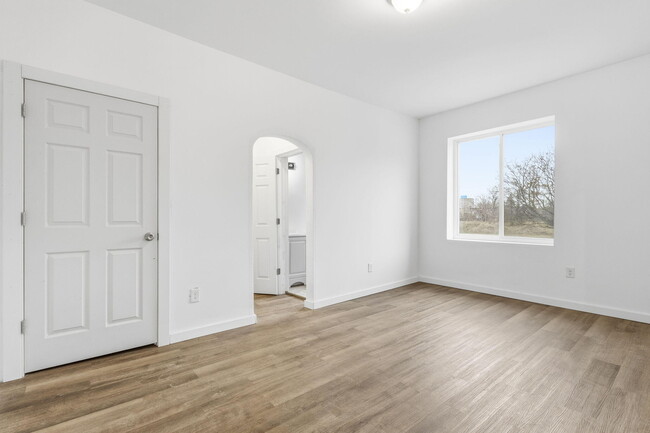 Building Photo - 3295 Rochester St