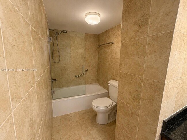 Building Photo - 1000 Parkview Dr
