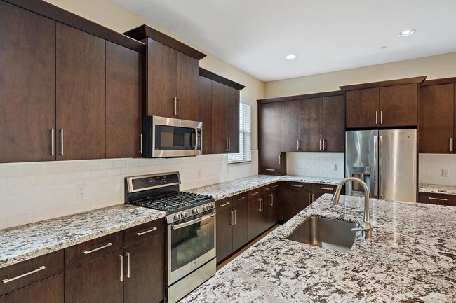 Foto del edificio - 7112 Edison Pl