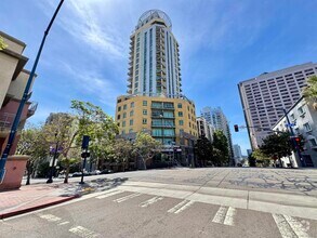 Building Photo - 801 Ash St