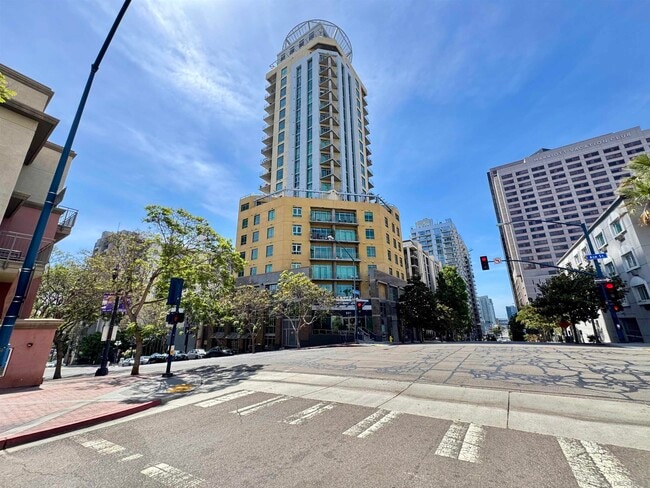 Building Photo - 801 Ash St