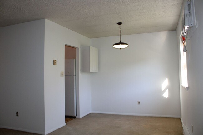 Building Photo - Apartment