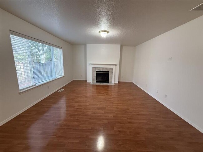 Photo - 739 NE 61st Ct House