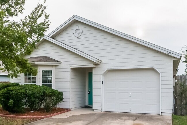 Foto del edificio - 2041 Hunters Trace Cir
