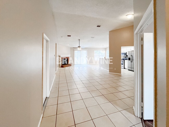 Building Photo - 8055 International Village Dr