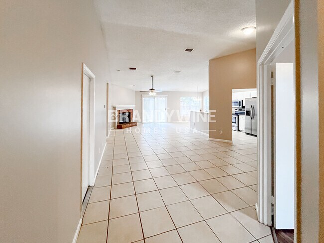 Foto del edificio - 8055 International Village Dr