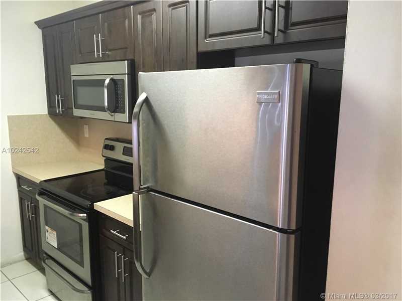 Foto principal - 2201 S Sherman Cir