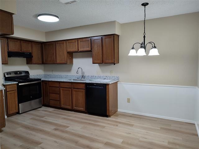 Building Photo - 902 Meadowbrook Dr