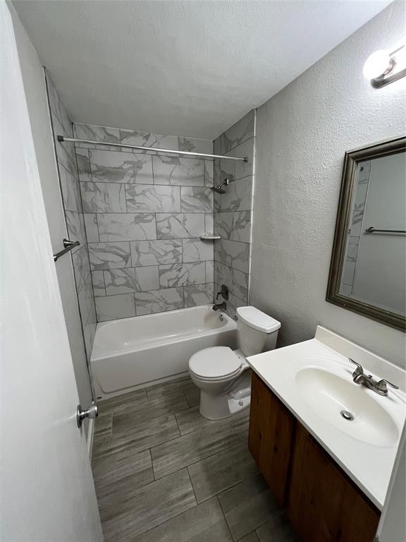 Foto del edificio - 4504 Brown Bark Pl