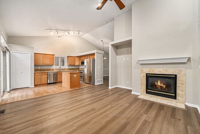 Foto del edificio - A Must See 5-Bedroom 3-Bathroom Single Fam...