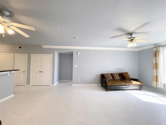 Building Photo - 6611 W Sam Houston Pkwy S