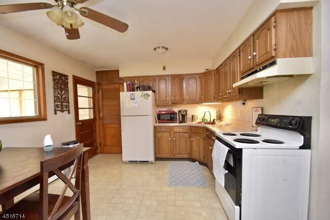 2 2nd Lt J T Wroblewski Ln Jefferson Nj 07438 House For Rent In Jefferson Nj Apartments Com