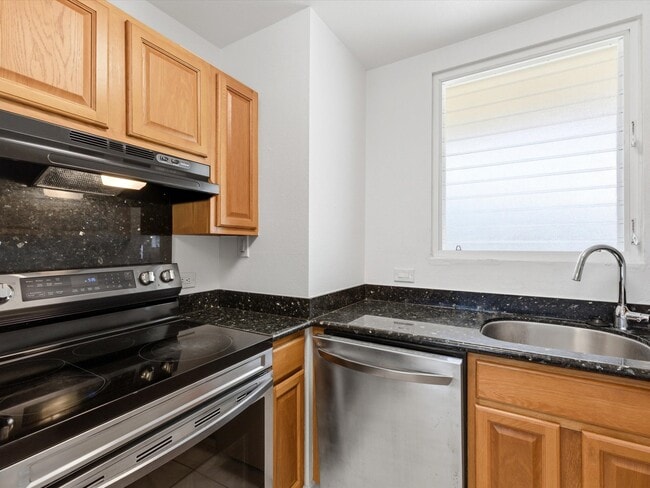 Building Photo - 14 Aulike St