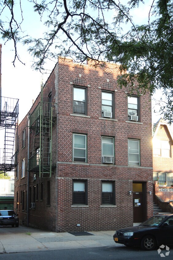 39283930 58th St, Woodside, NY 11377 Apartments in Woodside, NY