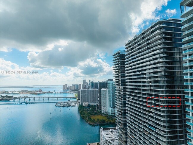 Foto del edificio - 700 NE 24th St