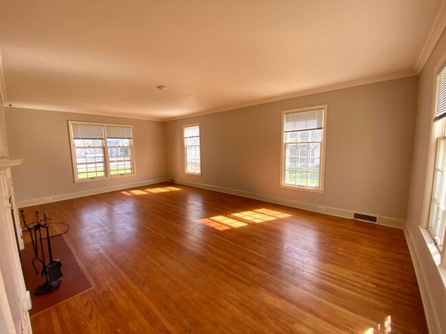 Building Photo - 4 Bedroom House Across the Street from NDS...