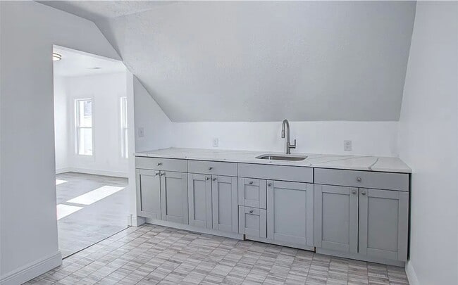Building Photo - 87th,W.1308