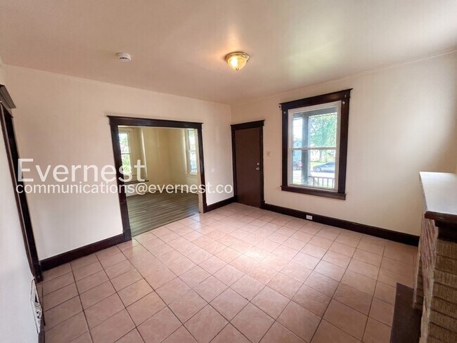 Foto del edificio - 3 Bed, 2 Bath Home with Off-Street Parking / Vouchers Accepted / Available Now!