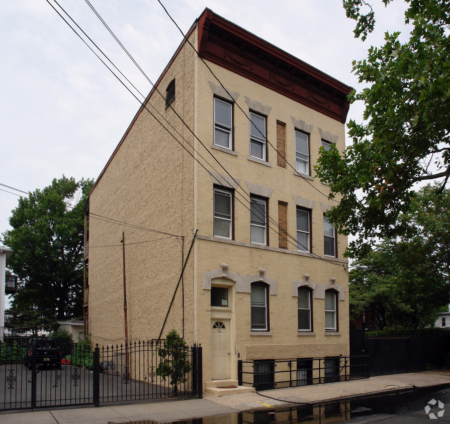 Building Photo - 12-14 Hanover St