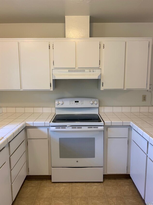 900 Southampton Rd Unit 140, Benicia, CA 94510 Condo for Rent in