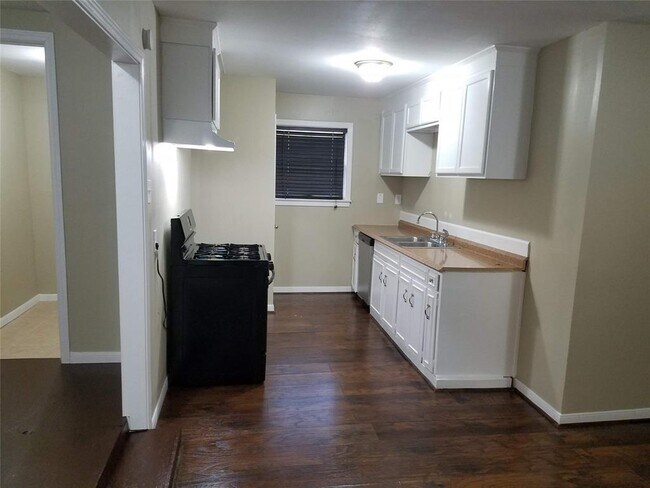 Building Photo - 5606 Trafalgar Dr
