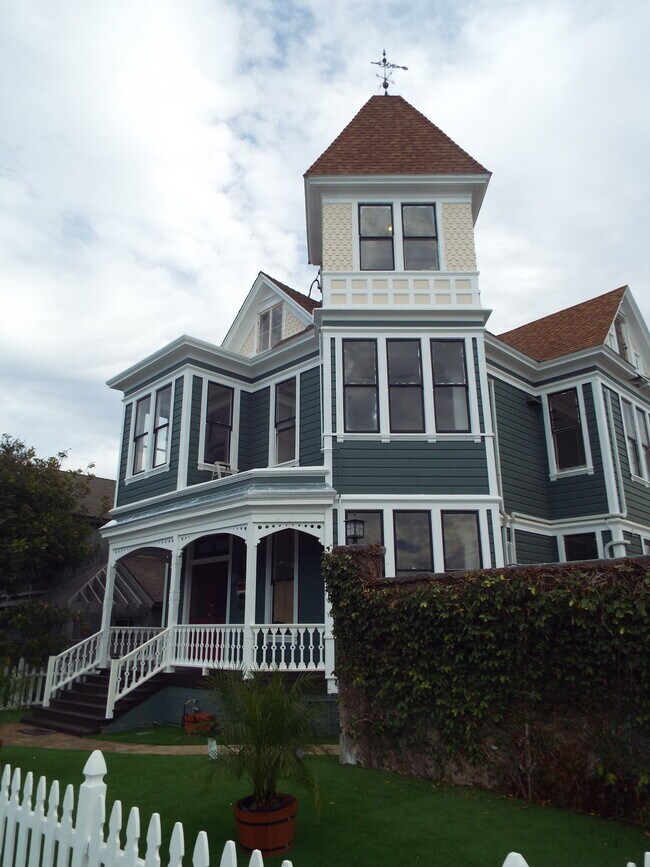 Building Photo - 279 C Ave