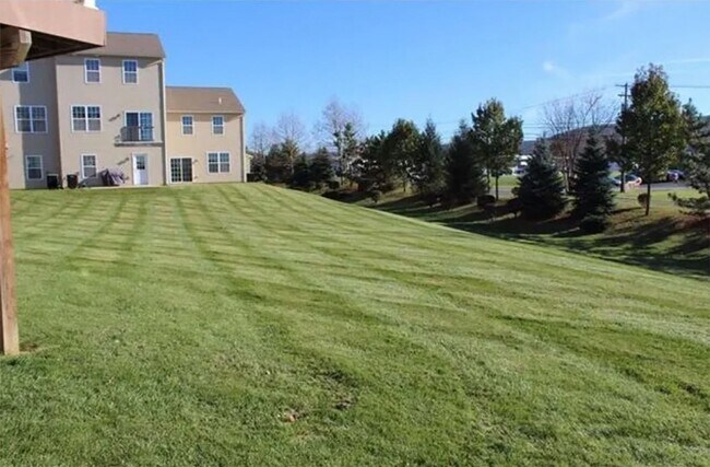 Foto del edificio - Great 3 / 4 bedroom home in Lower Macungie...