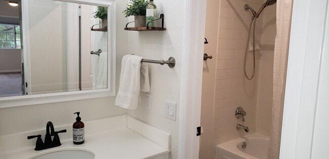 Building Photo - 631 Oak Run Trl