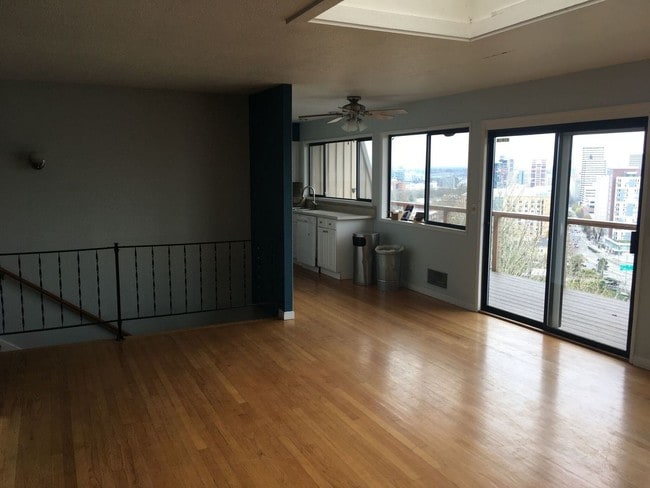 Building Photo - 3 br, 2 bath House - 2350 SW Hoffman Ave.