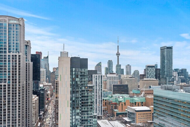 Photo du bâtiment - 900 Bay St.