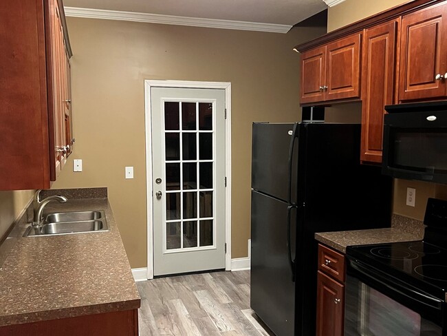 Foto del edificio - 2109 Reserve Ln