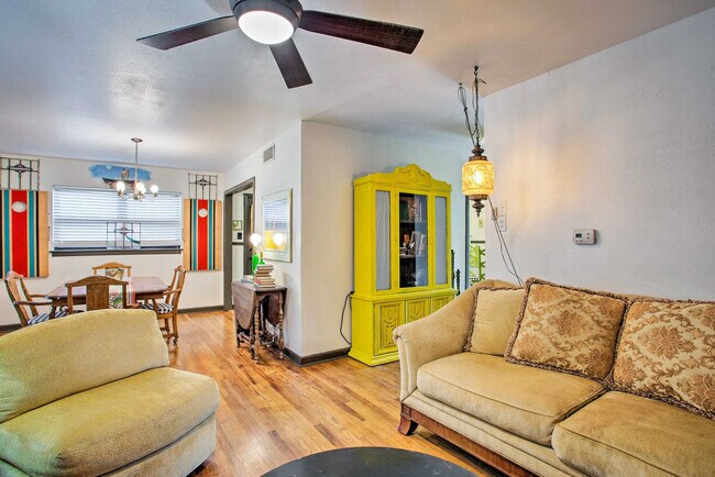 Building Photo - 5316 Redbud Ln