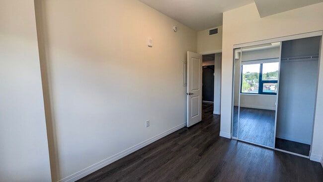 Building Photo - One Bedroom Suite, One Incredible View