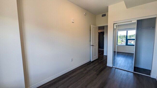 Building Photo - One Bedroom Suite, One Incredible View