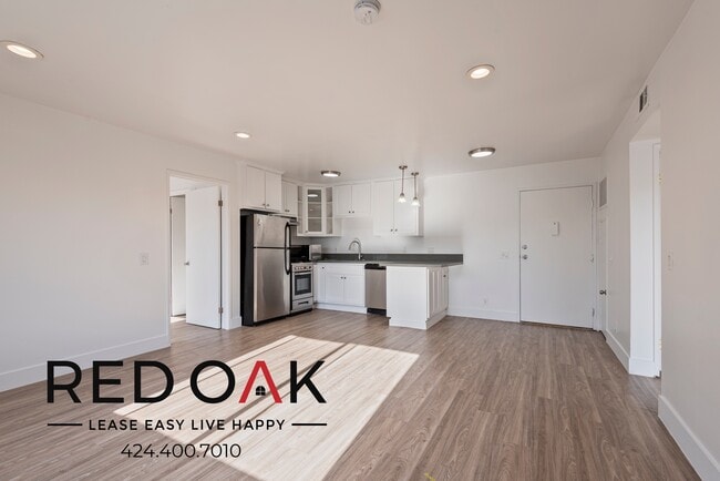 Building Photo - Lovely and Inviting Two Bedroom with Brigh...