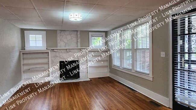 Building Photo - Coming in June!  Remodeled 4 Bedrooms 2 Fu...