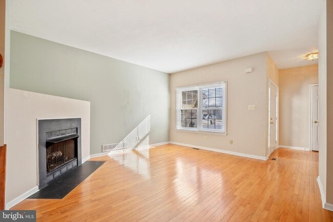 Building Photo - 556 Cork Cir