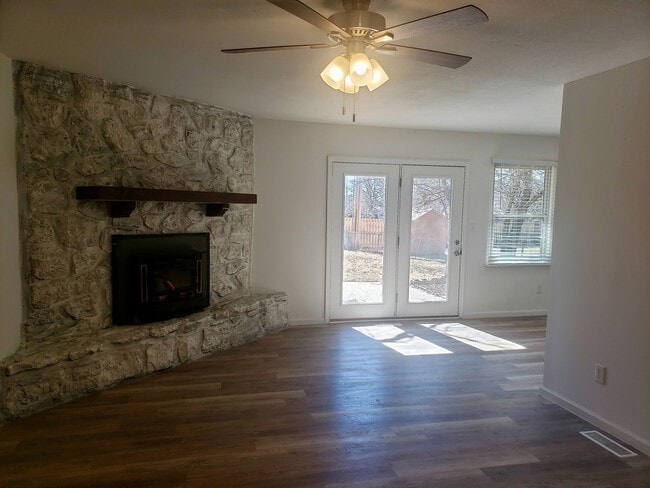 Building Photo - Primrose Market Place - Battlefield Mall Area - Bradford Park Neighborhood w/ 2 Living Area's