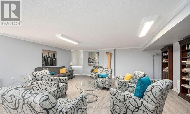 Photo du bâtiment - 323 Colborne St