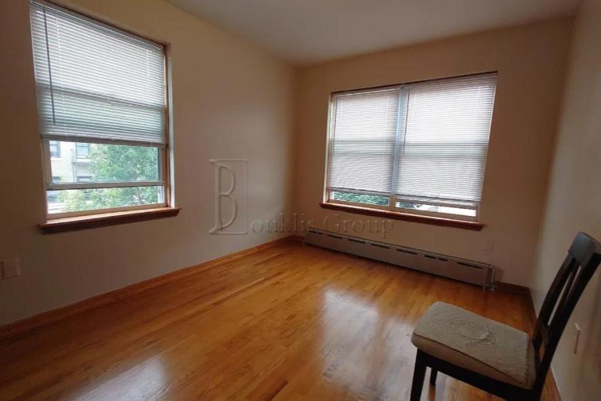 Building Photo - 3 bedroom in ASTORIA NY 11105