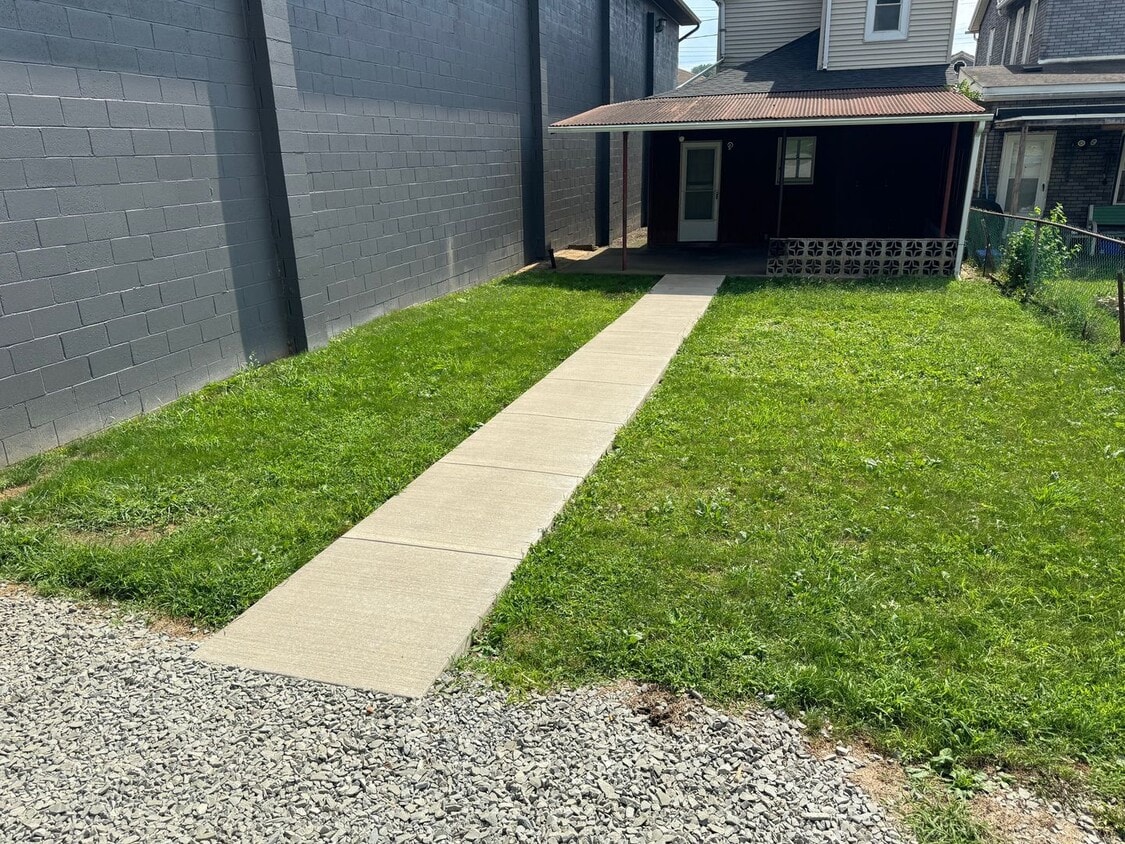Primary Photo - Spacious 3 Bedroom 1.5 Bathroom House, McK...