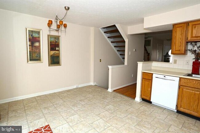 Building Photo - 101 Spruce Woods Ct