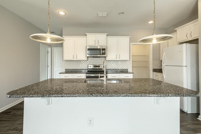 Building Photo - 209 Oak Leaf Dr