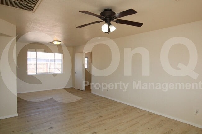 Building Photo - 510 W Melrose Dr