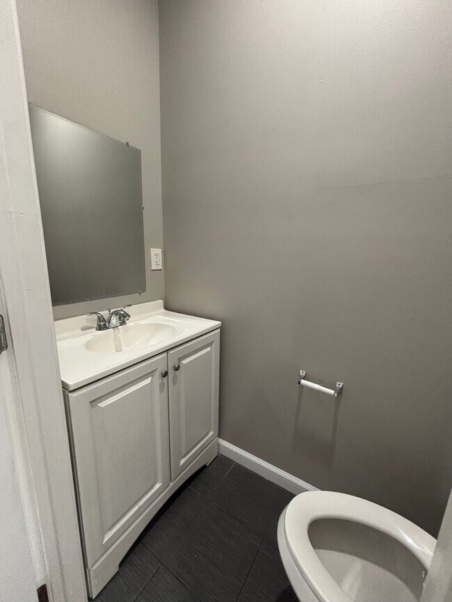 Building Photo - Beautiful 2 Bath 2 Bedroom in Port Richmon...