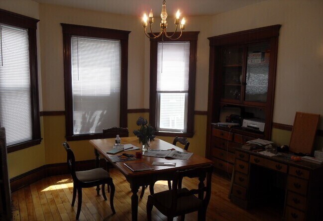 Building Photo - 129 Brook St