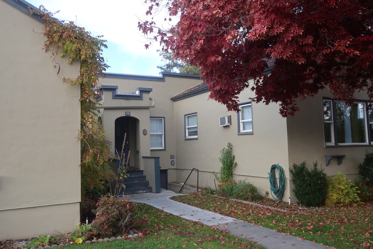 Foto principal - 710 Monroe St