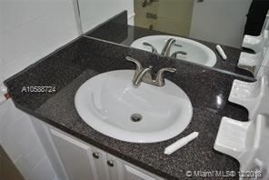 Foto del edificio - 840 NW 87th Ave