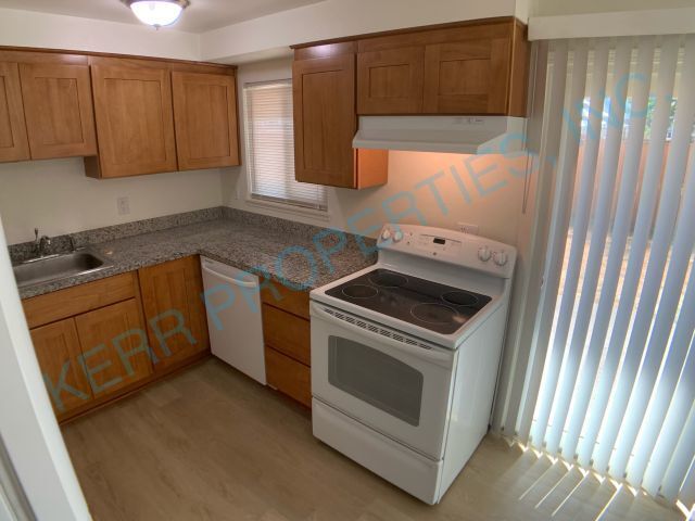 Foto del edificio - Charming 3-Bed Retreat with 2 Full Baths in Portland's Heart – 1000 Sq Ft of Comfort!